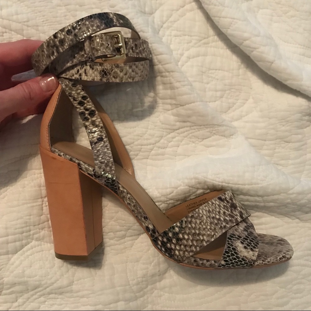 AMAZING Banana Republic Heeled Sandals